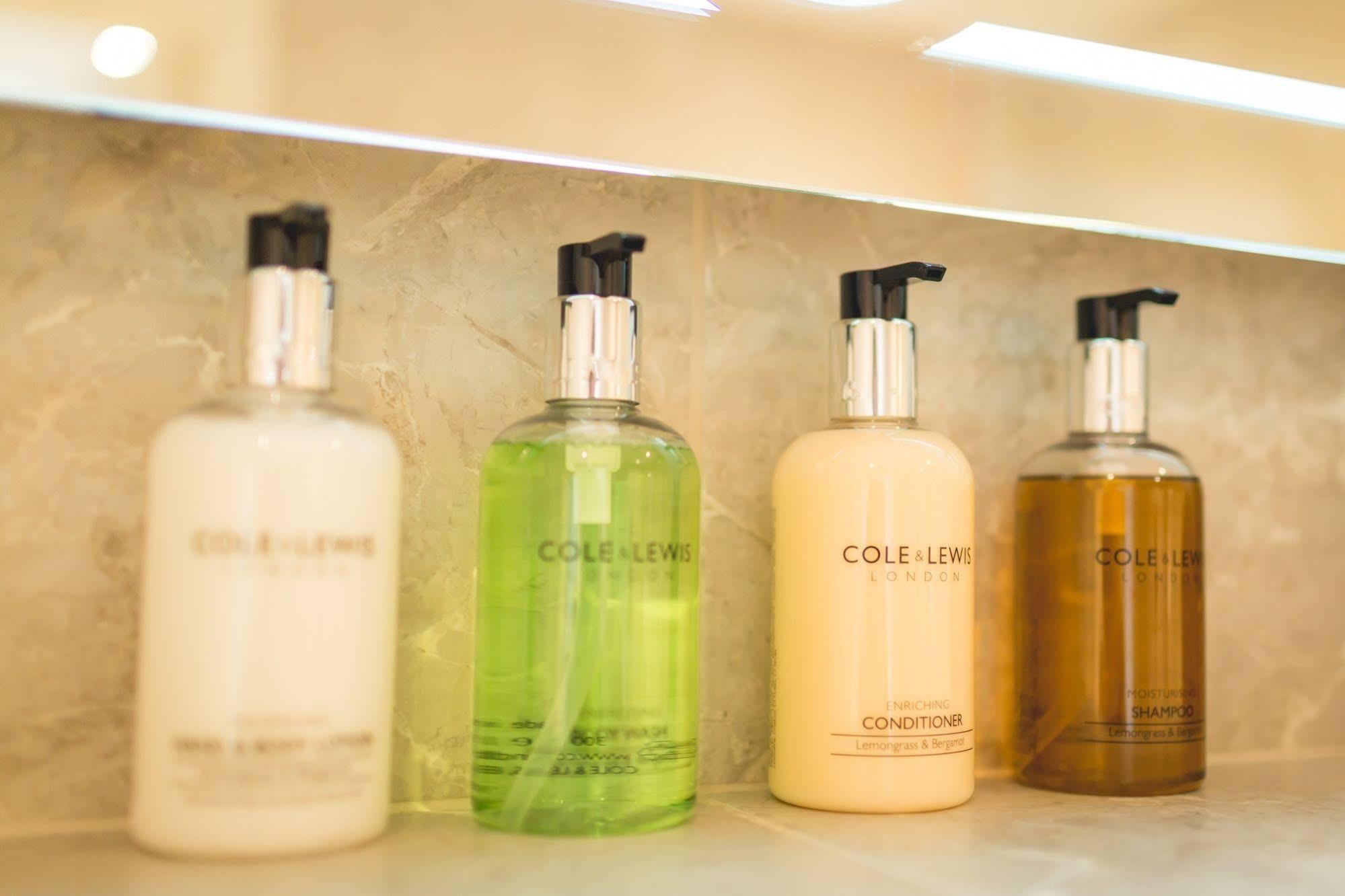 The Bower Inn Bridgwater Ngoại thất bức ảnh A selection of toiletries
