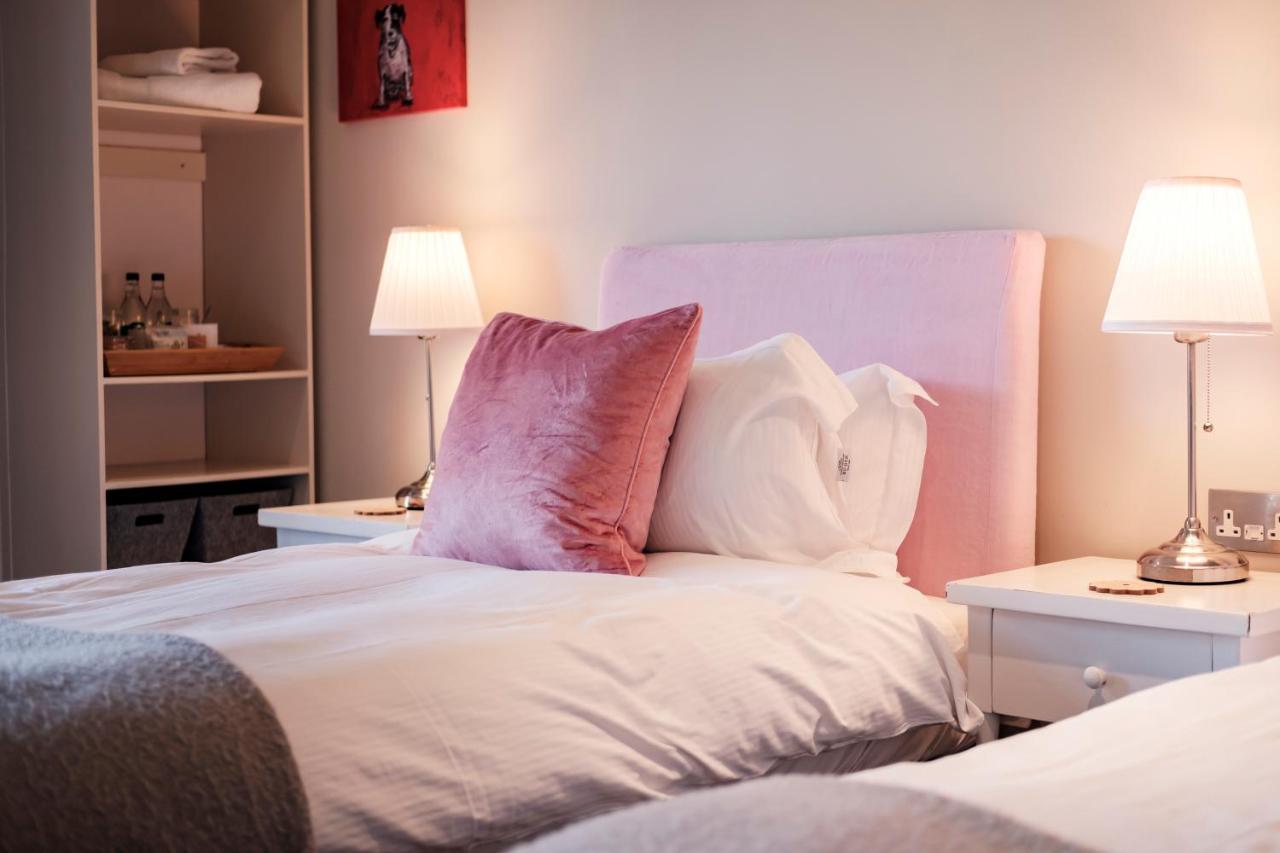 The Bower Inn Bridgwater Ngoại thất bức ảnh A bed with a headboard
